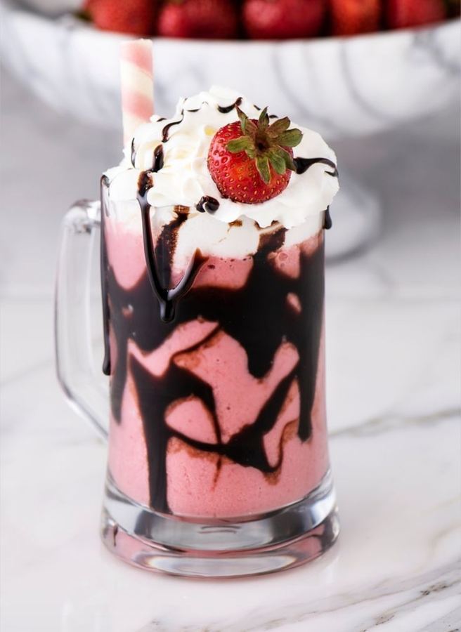 Milkshake Morango & calda de chocolate 🍫 🍓