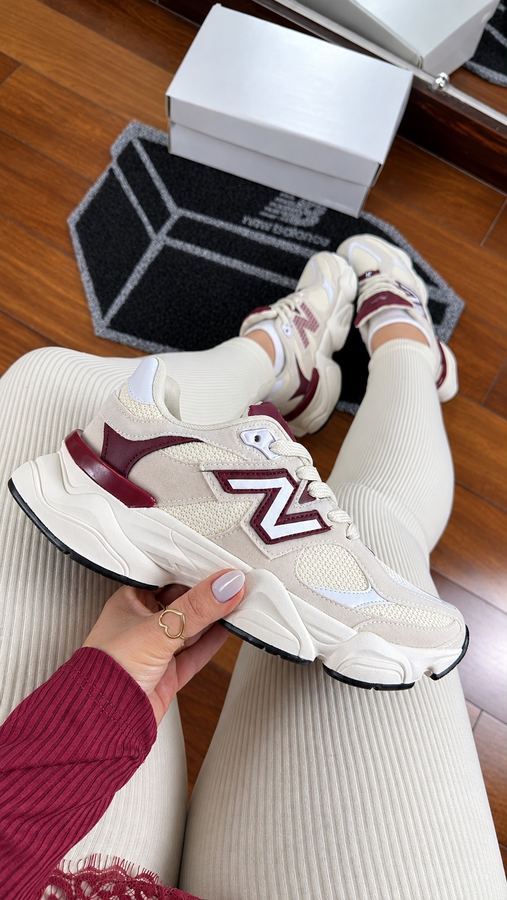 Tênis New Balance 9060 Off White/Bordo