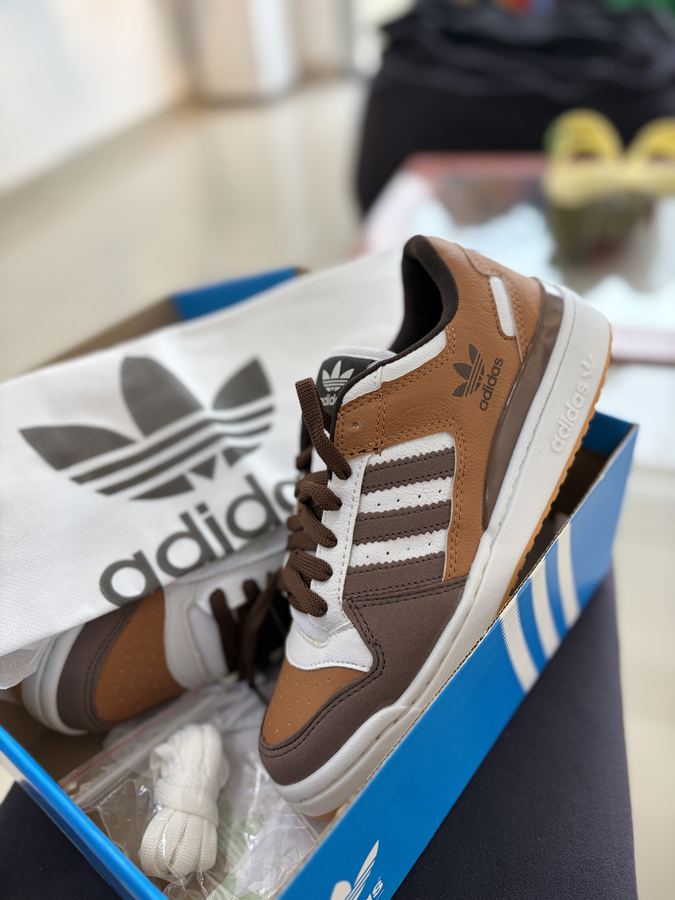 Tênis adidas Forúm caramelo/branco premium