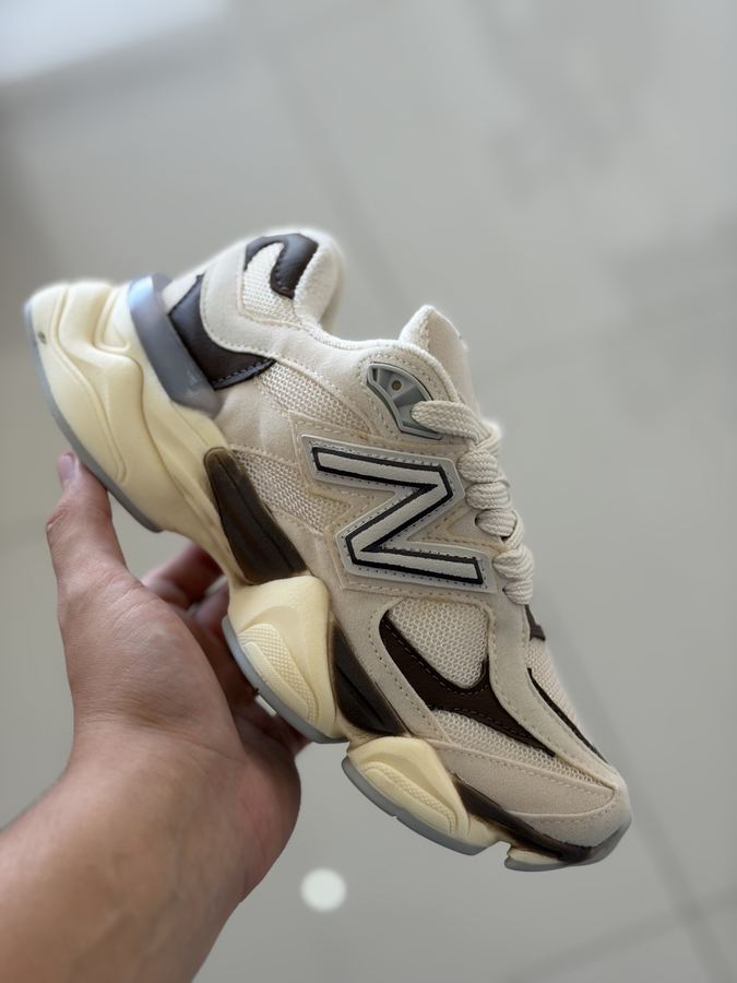Tênis New Balance 9060 off café  Premium