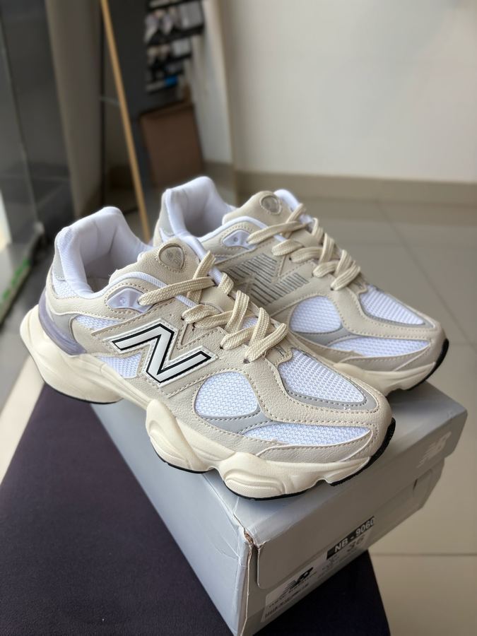 Tênis New Balance 9060 Bege/Branco
