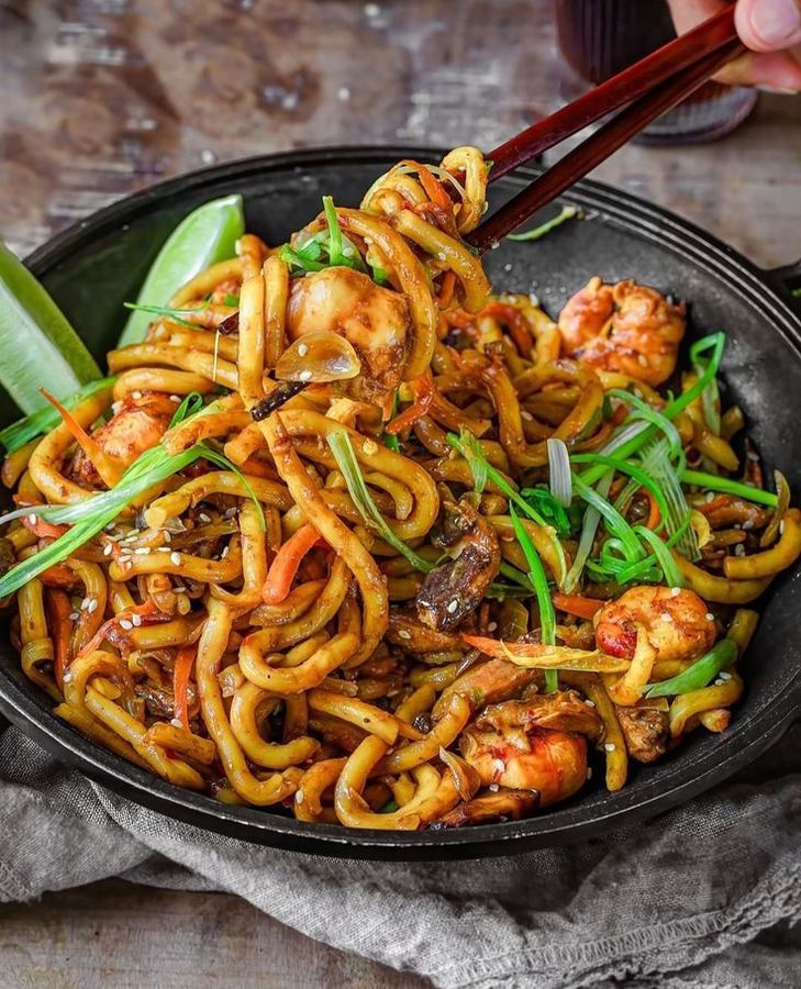 Yakisoba de Camarão Sem Legumes GG (5-6 Pessoas)